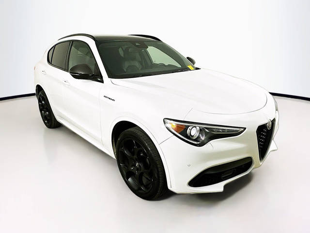 2023 Alfa Romeo Stelvio Estrema AWD photo