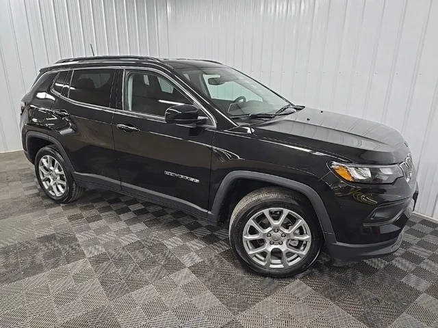 2022 Jeep Compass Latitude Lux 4WD photo