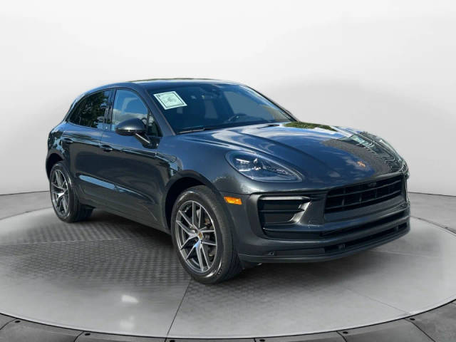 2022 Porsche Macan AWD photo
