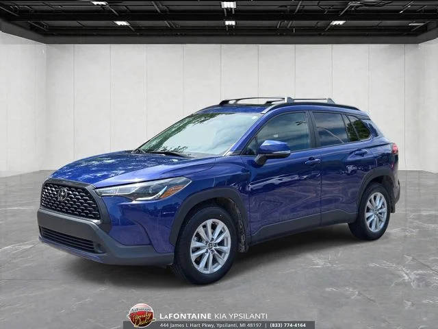 2022 Toyota Corolla Cross LE AWD photo