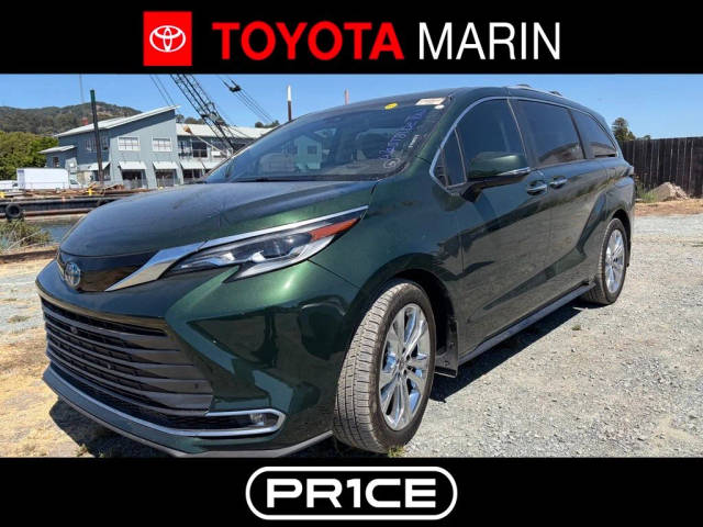 2022 Toyota Sienna Platinum FWD photo