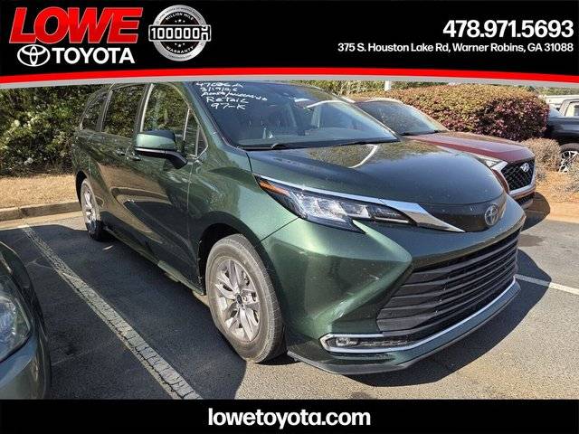 2022 Toyota Sienna XLE FWD photo