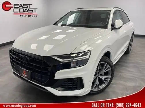 2022 Audi Q8 Premium AWD photo