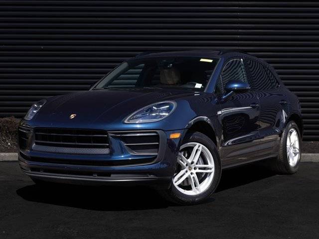 2022 Porsche Macan AWD photo