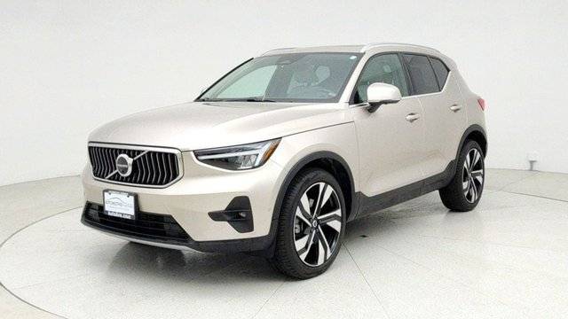 2023 Volvo XC40 Plus Bright Theme AWD photo