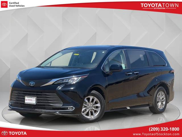 2022 Toyota Sienna XLE FWD photo