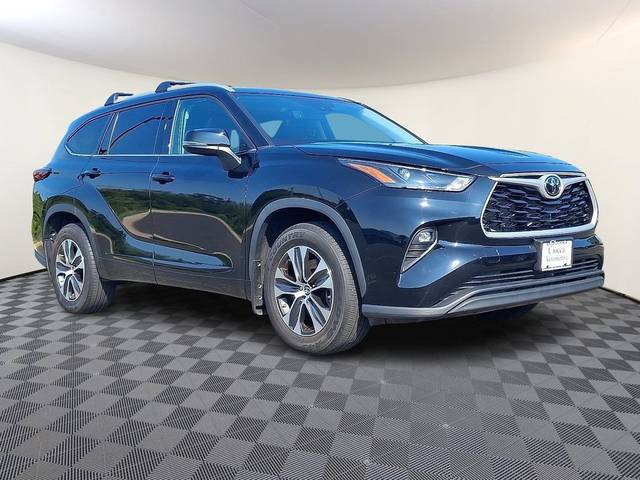 2022 Toyota Highlander XLE AWD photo