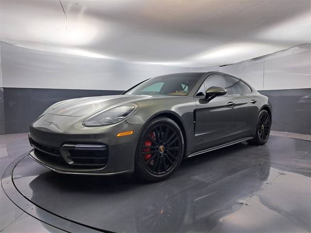 2022 Porsche Panamera GTS AWD photo