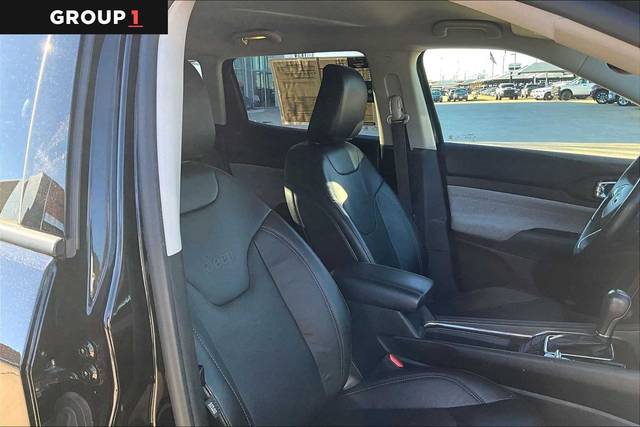 2022 Jeep Compass Latitude Lux 4WD photo