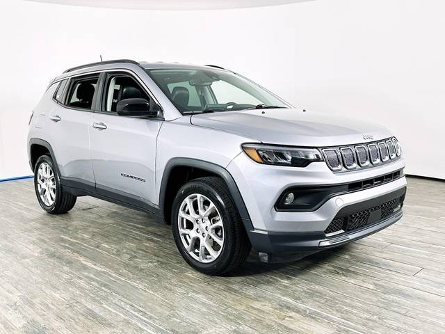 2022 Jeep Compass Latitude Lux 4WD photo