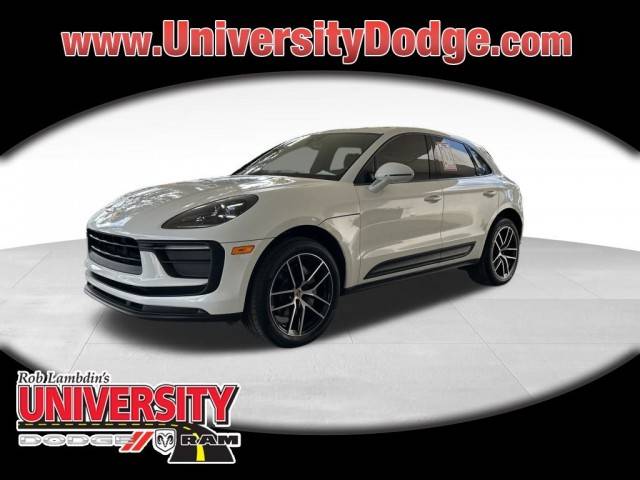 2022 Porsche Macan  AWD photo