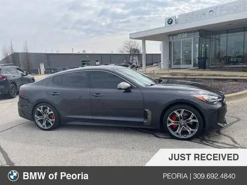 2023 Porsche Cayenne Platinum Edition AWD photo