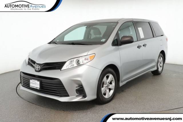 2019 Toyota Sienna L FWD photo