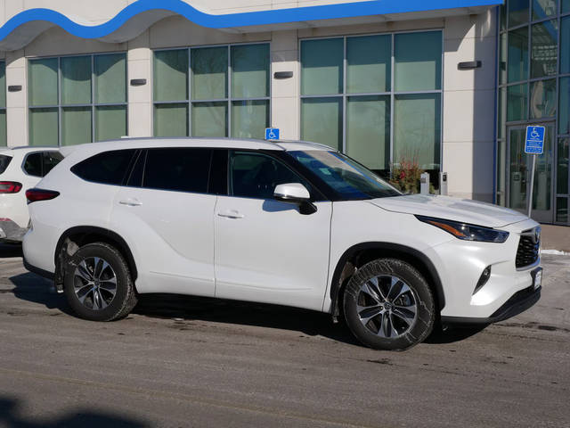 2022 Toyota Highlander XLE AWD photo