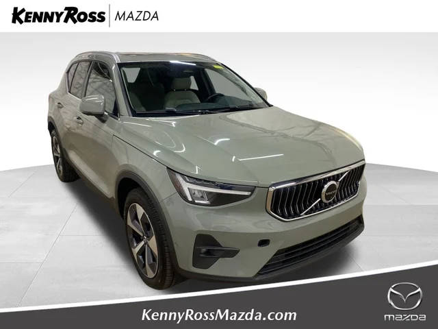 2023 Volvo XC40 Plus Bright Theme AWD photo