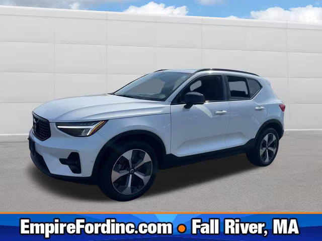 2023 Volvo XC40 Plus Dark Theme AWD photo