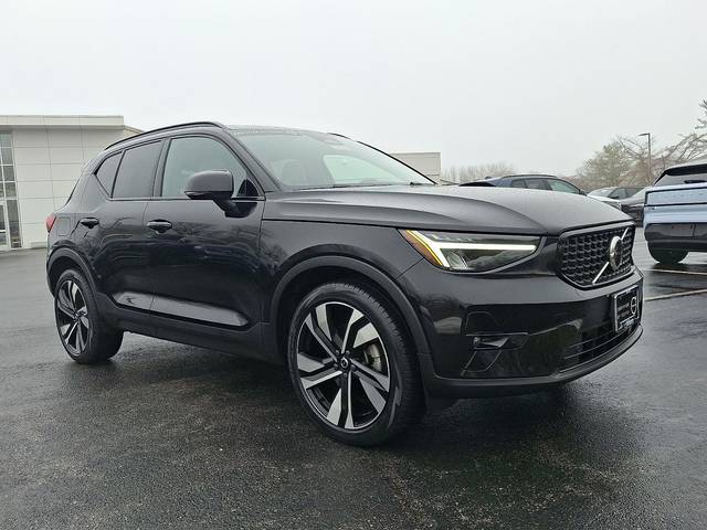 2023 Volvo XC40 Plus Dark Theme AWD photo