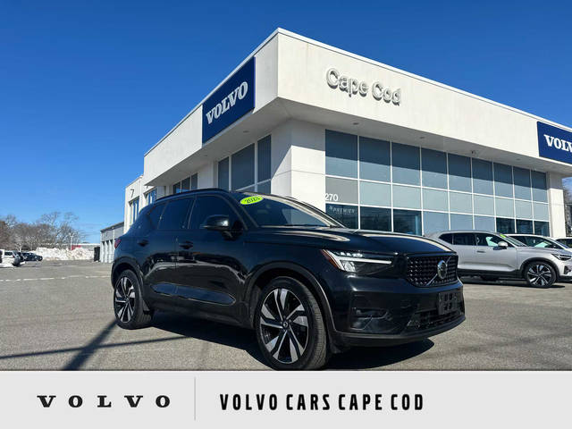 2023 Volvo XC40 Plus Dark Theme AWD photo
