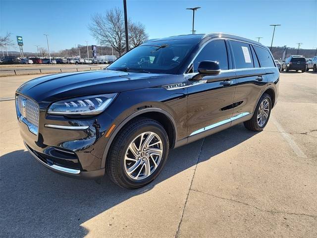 2023 Lincoln Aviator Standard AWD photo