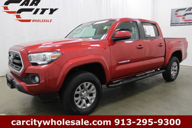 2017 Toyota Tacoma SR5 4WD photo