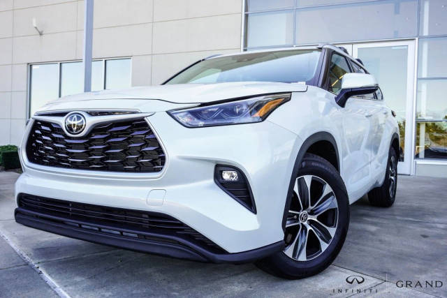 2022 Toyota Highlander XLE FWD photo