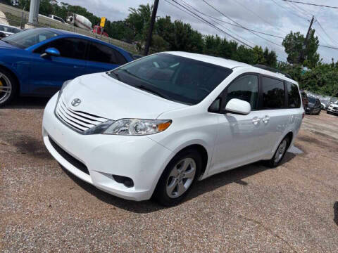 2015 Toyota Sienna LE FWD photo