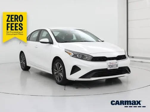 2022 Kia Forte LXS FWD photo