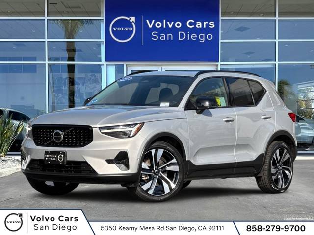 2023 Volvo XC40 Ultimate Dark Theme AWD photo