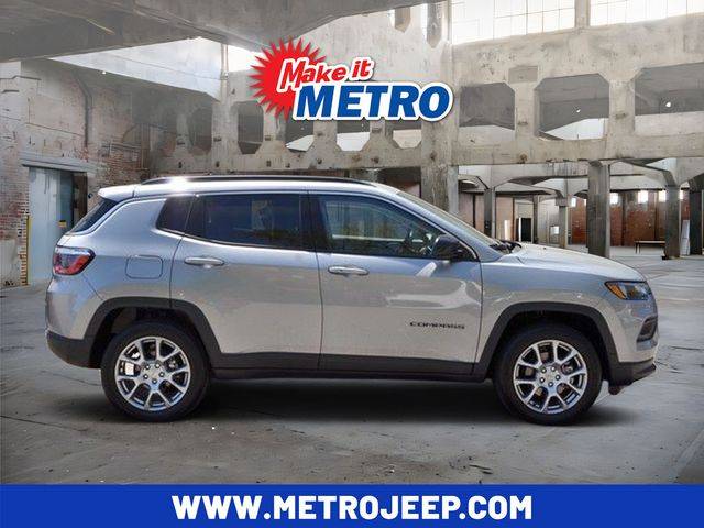 2022 Jeep Compass Latitude Lux 4WD photo