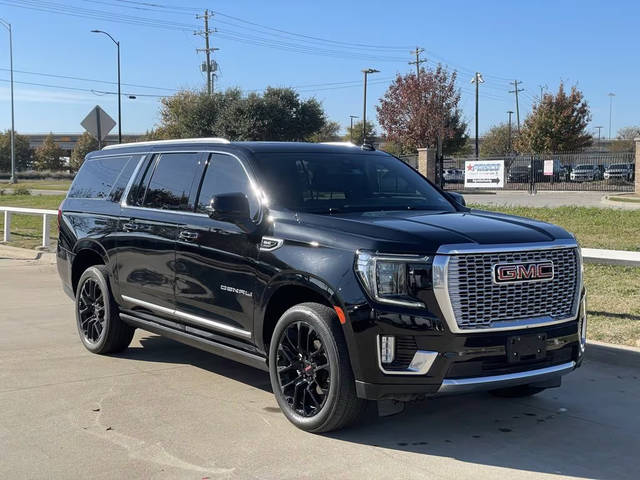 2022 GMC Yukon XL Denali 4WD photo