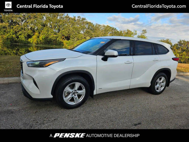 2022 Toyota Highlander Hybrid LE AWD photo