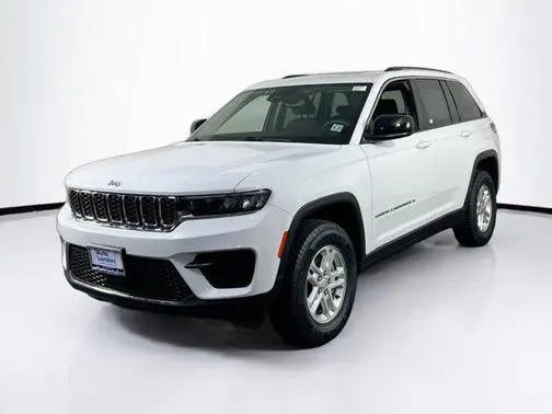 2023 Jeep Grand Cherokee Laredo 4WD photo