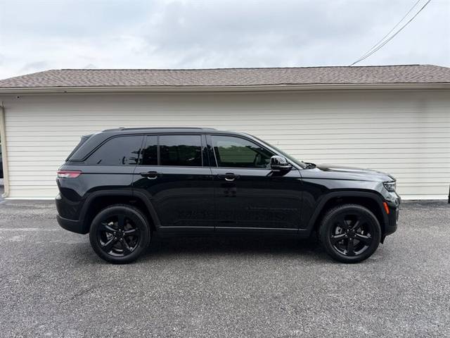 2023 Jeep Grand Cherokee Altitude 4WD photo