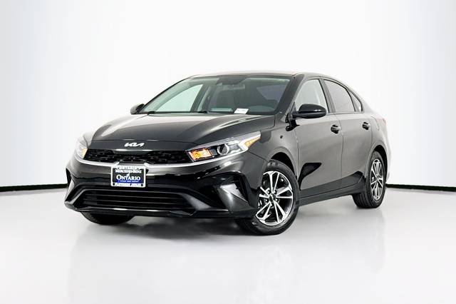 2023 Kia Forte LXS FWD photo