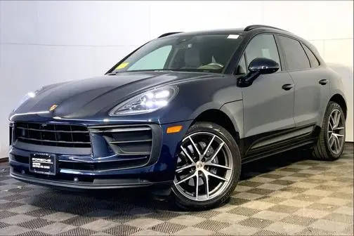 2022 Porsche Macan  AWD photo