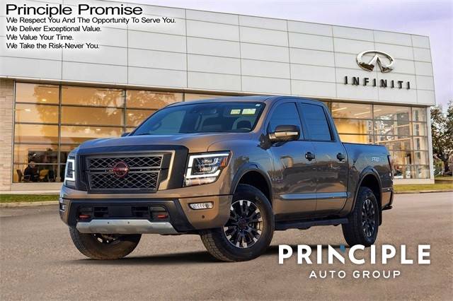 2023 Nissan Titan PRO-4X 4WD photo