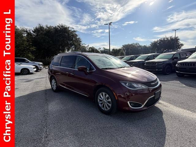 2019 Chrysler Pacifica Minivan Touring L FWD photo