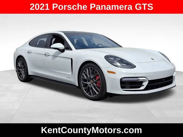 2021 Porsche Panamera GTS AWD photo