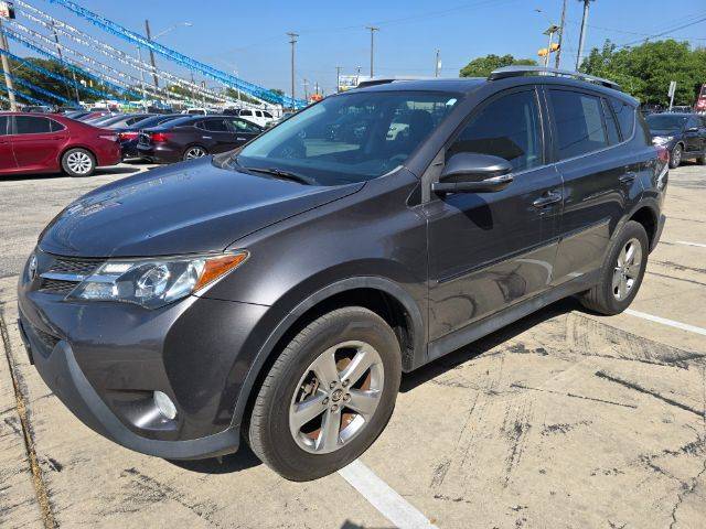 2015 Toyota RAV4 XLE FWD photo