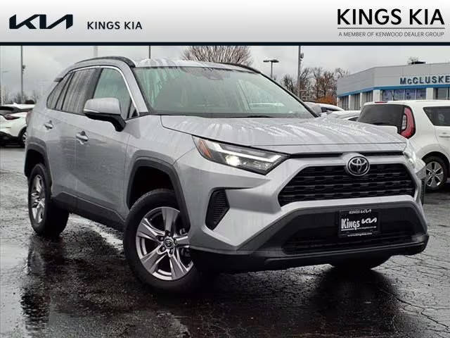 2022 Toyota RAV4 XLE FWD photo