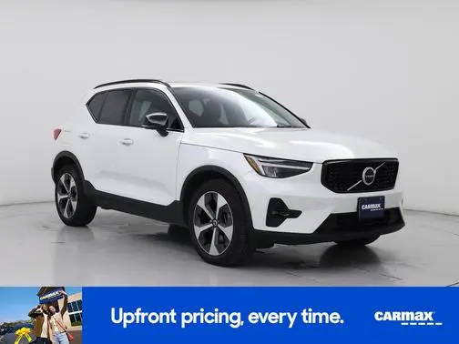 2023 Volvo XC40 Plus Dark Theme AWD photo