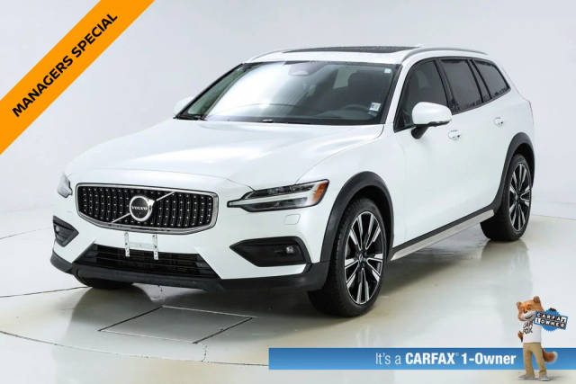 2023 Volvo V60 Cross Country Ultimate AWD photo