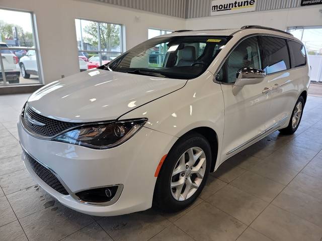 2020 Chrysler Pacifica Minivan Limited FWD photo
