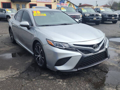 2020 Toyota Camry SE FWD photo