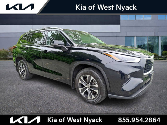 2022 Toyota Highlander XLE AWD photo
