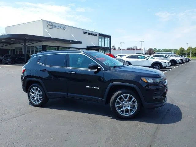 2022 Jeep Compass Latitude Lux 4WD photo