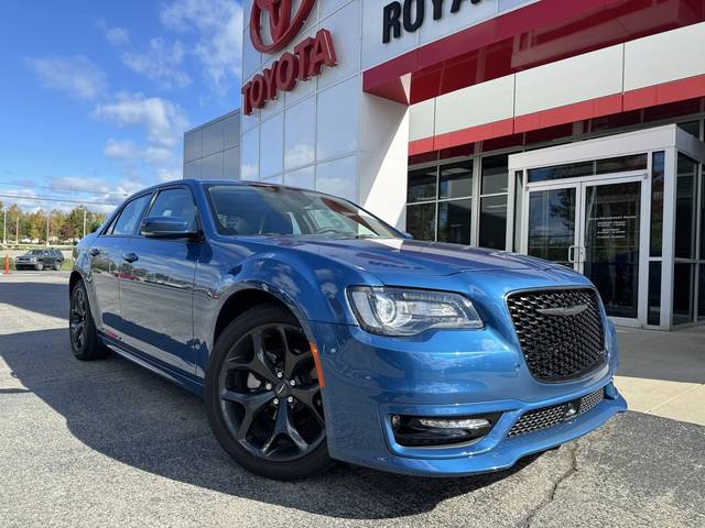 2022 Chrysler 300 Touring L RWD photo