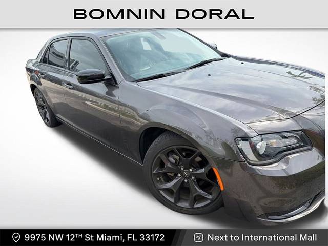 2022 Chrysler 300 Touring RWD photo