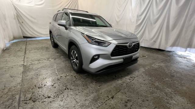 2022 Toyota Highlander XLE AWD photo