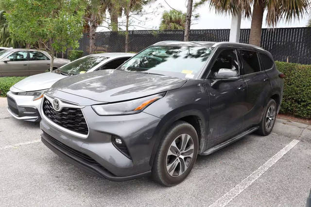 2022 Toyota Highlander XLE FWD photo